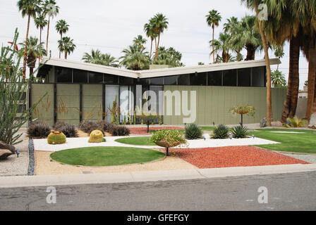 Palm Springs modern house by William Krisel Stock Photo