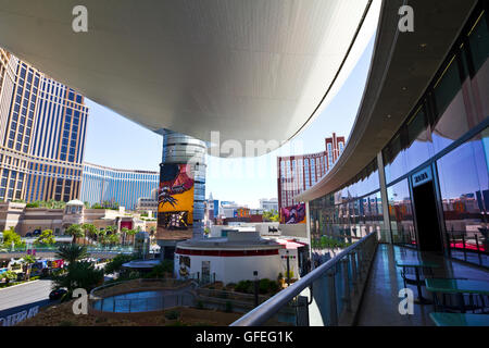 Las Vegas - Circa July 2016: View of the Strip from the Fashion Show Mall I Stock Photo