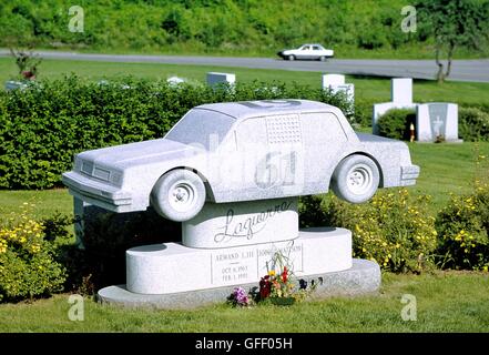 Unusual gravestones in the cemetery at Barre, Vermont, USA, for Italian immigrant stonemasons at world's largest granite quarry Stock Photo