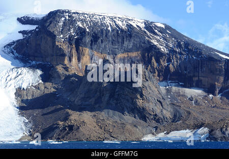 Multi-coloured cliffs of  volcanic rocks on the Antarctic Peninsula near Brown Bluff.  Brown Bluff, Antarctic Peninsula. Stock Photo