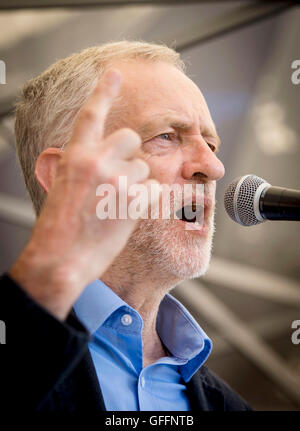 Jeremy Corbyn addresses a Labour leadership campaign rally at Queen's Gardens in Hull. Stock Photo