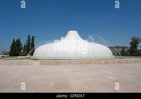 Jerusalem: the fountain of The Shrine of the Book, a wing of Israel Museum with the Dead Sea Scrolls discovered in Qumran Stock Photo