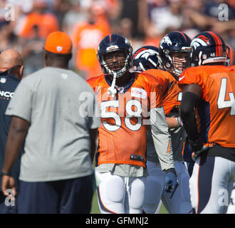 Englewood, Colorado, USA. 31st July, 2016. Denver Broncos OLB VON MILLER, center, talks to his Coach during drills during the 4th. day of Training Camp at Dove Valley Friday morning. © Hector Acevedo/ZUMA Wire/Alamy Live News Stock Photo