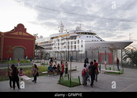 August. 31st July, 2016. The cruise liner Silver Cloud which accommodates the U.S. basketball team is moored at Pier Maua in Rio de Janiero, Brazil, July 31, 2016. The Rio 2016 Olympic Games take place from 05 to 21 August. Photo: Sebastian Kahnert/dpa/Alamy Live News Stock Photo