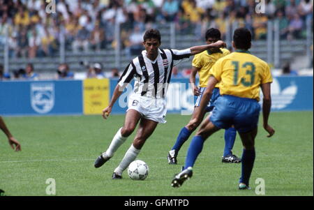 German Chavarria (CRC), Valdo (BRA), JUNE 16, 1990 - Football Soccer : 1990  FIFA World Cup WM