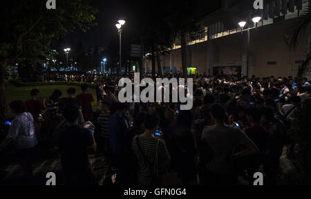 Hong Kong. 30th July, 2016. People play Pokemon Go at a park in south China's Hong Kong, July 30, 2016. After Pokemon Go launched in Hong Kong on July 25, players in Hong Kong have been indulged in this Pokemon-searching rage. © Ng Wing Kin/Xinhua/Alamy Live News Stock Photo