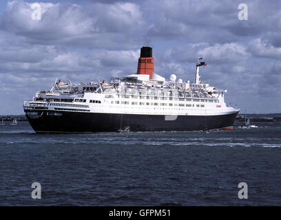AJAXNETPHOTO.  JUNE, 1994 - SPITHEAD, ENGLAND. - D-DAY ANIVERSARY FLEET REVIEW LINER - THE CUNARD PASSENGER LINER QUEEN ELIZABETH 2 ANCHORED AT SPITHEAD FOR THE 50TH ANNIVERSARY OF THE NORMANDY WWII ALLIED LANDINGS.  PHOTO:JONATHAN EASTLAND/AJAX.  REF:940564 Stock Photo