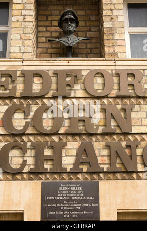 UK, England, Bedfordshire, Bedford, St Paul’s Square, Corn Exchange Building, Lombardo Hall, Glenn Miller bust Stock Photo