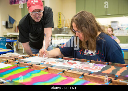 Las Vegas, Nevada - People with intellectual disabilities in the Fine Art Program at the nonprofit Opportunity Village. Stock Photo