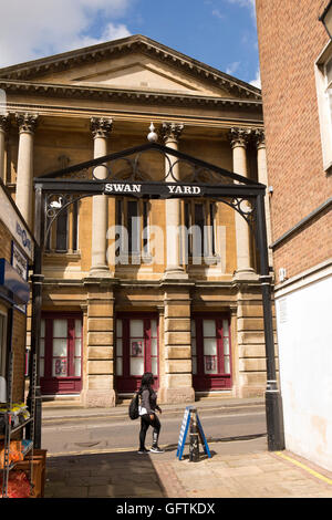 UK, England, Northamptonshire, Northampton, College Street, Baptist Church, 1863 portico from Swan Yard Stock Photo