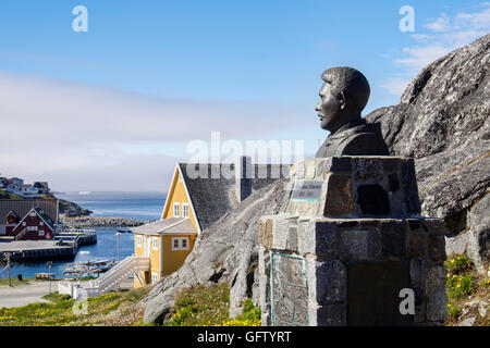 Bronze bust of famous Greenlandic poet and composer Jonathan Peterson 1881-1961. Colonial Harbour (Kolonihavnen) Nuuk Greenland 2016 Stock Photo