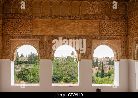 Moorish decorated windows, Palacio de Generalife, Alhambra, summer palace of Nasrid Emirs, kings, Granada, Andalusia, Spain. Stock Photo