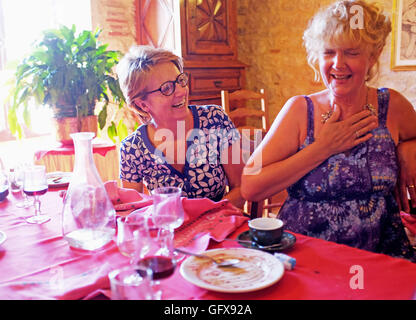 Family and friends eat out at the famous seven course traditional Quercy lunch at La Terrasse restuarant in Grezels France Stock Photo