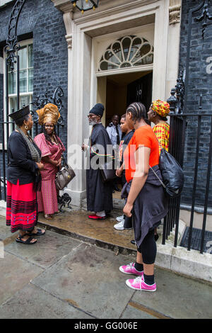 London, UK. 1st August, 2016. Kweme Abubaka presents a petition calling for reparations at 10 Downing Street on Emancipation Day. Emancipation Day marks the anniversary of the 1833 Slavery Abolition Act. Credit:  Mark Kerrison/Alamy Live News Stock Photo
