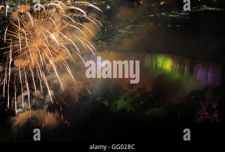 Niagara Falls, USA. 2nd August, 2016. Firework display over Niagara Falls on American side from Canada on Civic Holiday. Credit:  CharlineXia/Alamy Live News Stock Photo