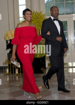 Washington, District of Columbia, USA. 2nd Aug, 2016. Mayor Muriel Bowser (Democrat of Washington, DC) and .Jason Turner arrive for the State Dinner honoring Prime Minister Lee Hsien Loong of the Republic of Singapore at the White House in Washington, DC on Tuesday, August 2, 2016.Credit: Ron Sachs/Pool via CNP Credit:  Ron Sachs/CNP/ZUMA Wire/Alamy Live News Stock Photo