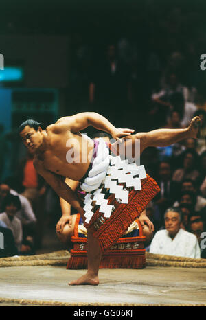 FILE: Former sumo champion Chiyonofuji dies at age 61. The former Yokozuna and 31-time sumo champion died on July 31st, 2016 due to pancreatic cancer. Photo take May 23, 1985 showing Grand Champion Yokozuna Chiyonofuji in action during the Ring entering ceremony. © Shinichi Yamada/AFLO/Alamy Live News Stock Photo