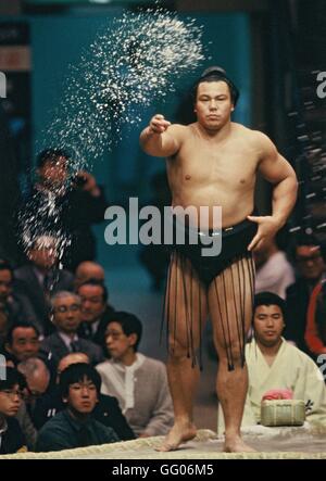 FILE: Former sumo champion Chiyonofuji dies at age 61. The former Yokozuna and 31-time sumo champion died on July 31st, 2016 due to pancreatic cancer. Photo taken JANUARY 20, 1987 - Sumo : Chiyonofuji throws salt to purify the ring. Stock Photo