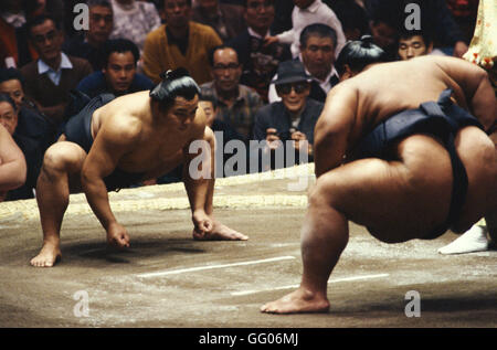 FILE: Former sumo champion Chiyonofuji dies at age 61. The former Yokozuna and 31-time sumo champion died on July 31st, 2016 due to pancreatic cancer. Undated photo showing Yokozuna Chiyonofuji (L) and Ozeki Konishiki (R) prepare for the match during the Grand Sumo Championship in Japan. © Jun Tsukida/AFLO SPORT/Alamy Live News Stock Photo