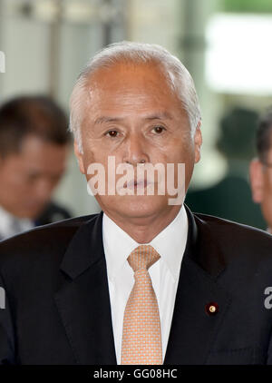 Tokyo, Japan. 3rd Aug, 2016. Koichi Yamamoto arrives at the prime ministers office in Tokyo on Wednesday, August 3, 2016. Yamamoto, 68, was named environment minister in Prime Minister Shinzo Abes reshuffled Cabinet. © Natsuki Sakai/AFLO/Alamy Live News Stock Photo