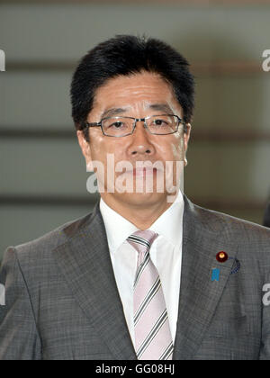 Tokyo, Japan. 3rd Aug, 2016. Katsunobu Kato arrives at the prime minister's office in Tokyo on Wednesday, August 3, 2016. Kato, 60, was named minister of Social Inclusion in Prime Minister Shinzo Abe's reshuffled Cabinet. © Natsuki Sakai/AFLO/Alamy Live News Stock Photo