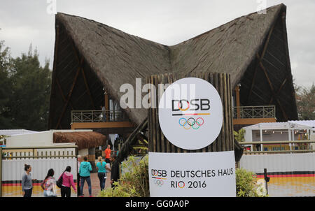 Rio de Janeiro, Brazil. 3rd Aug, 2016. Visitors arrive at the 'German House' in Barra prior to the Rio 2016 Olympic Games in Rio de Janeiro, Brazil, 3 August 2016. Rio 2016 Olympic Games take place from 05 to 21 August. Photo: Michael Kappeler/dpa/Alamy Live News Stock Photo
