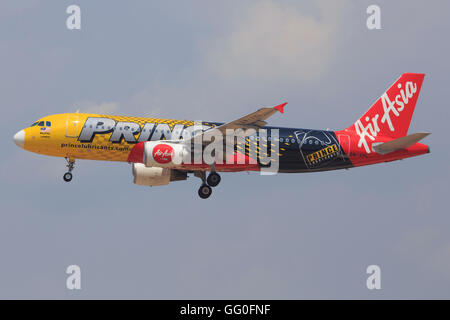 Kuala Lumpur/Malaysia Februar 10, 2015: Airbus A320 from Air Asia Airliners landing with special 'Prince Lubricants' colours Stock Photo