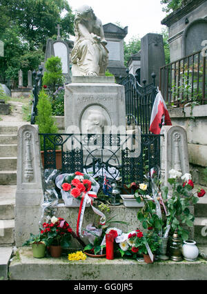 The grave of Frederic Chopin in Pere Lachaise cemetery in Paris Stock ...