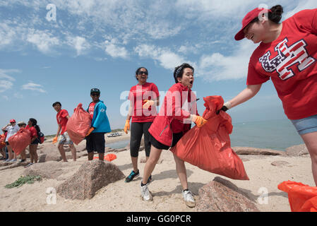 Students from the Univ. of Houston volunteer to help clean up Port Mansfield jetties in south Texas during spring break Stock Photo