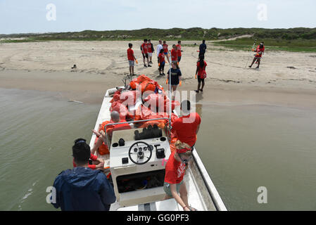 Students from the Univ. of Houston volunteer to help clean up Port Mansfield jetties in south Texas during spring break Stock Photo