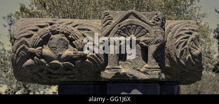 2335. THE ARK SCULPTURED IN BLACK BASALT STONE, AS AN ARCHITECTURAL  DECOR OF THE CHORAZIN SYNAGOGUE IN GALILEE Stock Photo