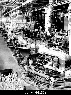 Renault national stage-managing. Mans' factory. Assembly line of the tractors 20th century France Stock Photo
