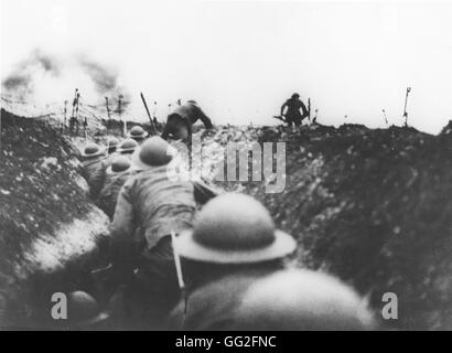 First World War, 1916. English soldiers leaving a trench to attack on the Somme.
