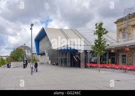 The new Reading station on the great western mainline in Berkshire Stock Photo