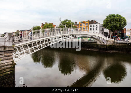 Ha'penny bridge, Dublin, Ireland Stock Photo