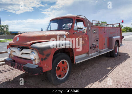 1940s Ford V8 vintage fire truck in Seligman Arizona on Route 66 Stock Photo