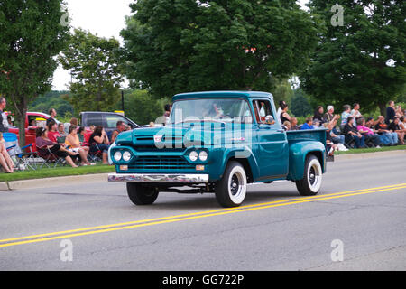 1955 Ford F100 pick up truck participates in the 2016 Annual Cruz In antique and vintage vehicle parade through Whitehall and Mo Stock Photo