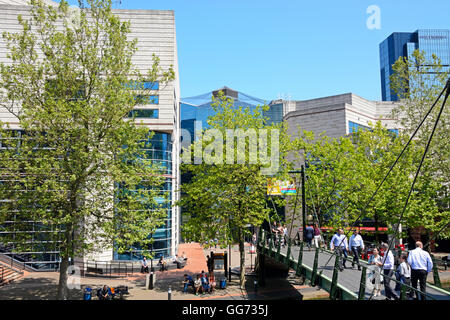 Footbridge across the canal leading towards the rear of the ICC at Brindleyplace, Birmingham, England, UK, Western Europe. Stock Photo