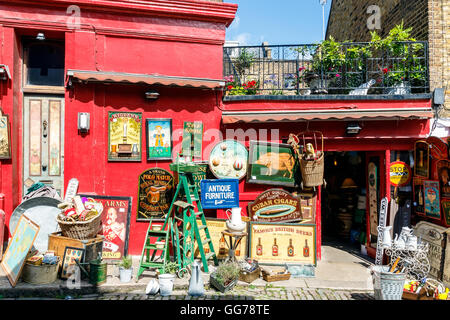 Antique shop at Portobello Road Market in Notting Hill, London Stock Photo