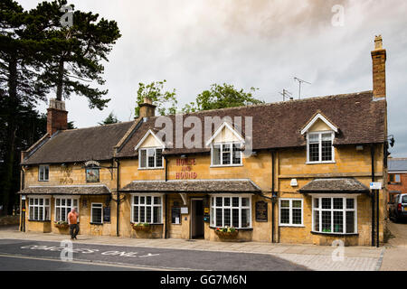 Horse and Hound pub in Broadway in the Cotswolds, Worcester, England, United Kingdom Stock Photo