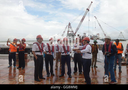 Dhaka, Bangladesh. 9th Aug, 2016. Officials of China Major Bridge Engineering Company Limited visit the construction site of the Padma bridge on the outskirts of Dhaka, capital of Bangladesh, Aug. 9, 2016. In June 2014, the Bangladeshi government awarded China Major Bridge Engineering Company Limited a 1.55-billion-U.S. dollar contract to build core structure of the Padma bridge project which is to be completed in four years. Credit:  Shariful Islam/Xinhua/Alamy Live News Stock Photo