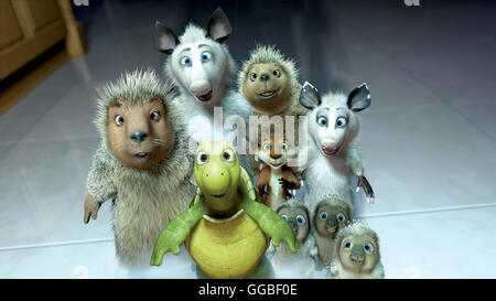 AB DURCH DIE HECKE / Over the hedge USA 2006 / Tim Johnson, Kary KirACKtrick Lou, Verne, Ozzie, Penny, Hammy, Heather ant the Porcupine triplets discover the treasures of the suburban kitchen. Regie: Tim Johnson, Kary Kirkpatrick aka. Over the hedge Stock Photo