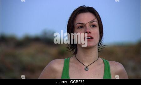 WOLF CREEK / Australien 2005 / Greg McLean Liz Hunter (CASSANDRA MAGRATH) Regie: Greg McLean Stock Photo