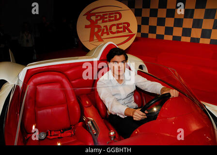 EMILE HIRSCH in the Mach 5 racing car cockpit, Speed Racer, Press Conference in Berlin (31 may 2007) Regie: Andy Wachowski, Larry Wachowski Stock Photo