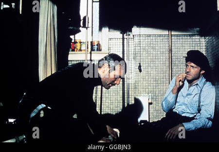 DER CLOU / The Sting USA 1973 / George Roy Hill Gaunerkomödie um zwei Trickbetrüger, die einen mächtigen Gangsterboss hereinlegen. V.l.n.r.: PAUL NEWMAN (Henry Gondorff), ROBERT REDFORD (Johnny Hoker) Regie: George Roy Hill aka. The Sting Stock Photo