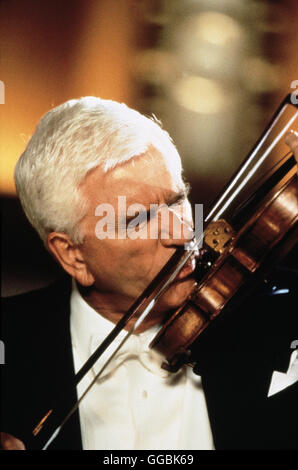 SEHR VERDÄCHTIG / Wrongfully accused USA 1998 / Pat Proft Ryan Harrison (LESLIE NIELSEN) spielt meisterhaft gut Violine. Regie: Pat Proft aka. Wrongfully accused Stock Photo