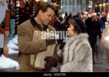 VERSPROCHEN IST VERSPROCHEN / Jingle All The Way USA 1996 / Brian Levant Um an das heiß begehrte Spielzeug zu kommen, versucht es Howard (ARNOLD SCHWARZENEGGER) mit Bestechung. Regie: Brian Levant aka. Jingle All The Way Stock Photo