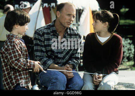 SEITE AN SEITE / Stepmom USA 1998 / Chris Columbus Ben und Anna träumen von einer Versöhnung der Eltern: LIAM AIKEN (Ben), ED HARRIS (Vater Luke), JENA MALONE (Anna) Regie: Chris Columbus aka. Stepmom Stock Photo