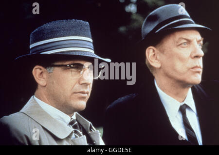 JFK - Tatort Dallas USA 1991 / Oliver Stone Jim Garrison (KEVIN COSTNER), Colonel X (DONALD SUTHERLAND) Regie: Oliver Stone aka. JFK - Tatort Dallas Stock Photo