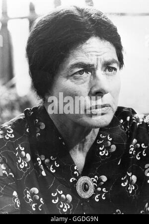 GOLDA MEIR / A Woman called Golda USA 1981 / Alan Gibson Ein Porträtfilm über Stationen aus dem Leben Golda Meirs. In Rückblenden wird die Zeit ihrer Jugend in Kiew, Verfolgung und Emigration, Auswanderung nach Palästina, schließlich der politische Aufstieg zur späteren Premierministerin des Staates Israel, erzählt. Bild: INGRID BERGMAN, in ihrer letzten großen Rolle als Golda Meir, wurde sie mit dem Fernsehpreis 'Emmy' ausgezeichnet. Regie: Alan Gibson aka. A Woman called Golda Stock Photo